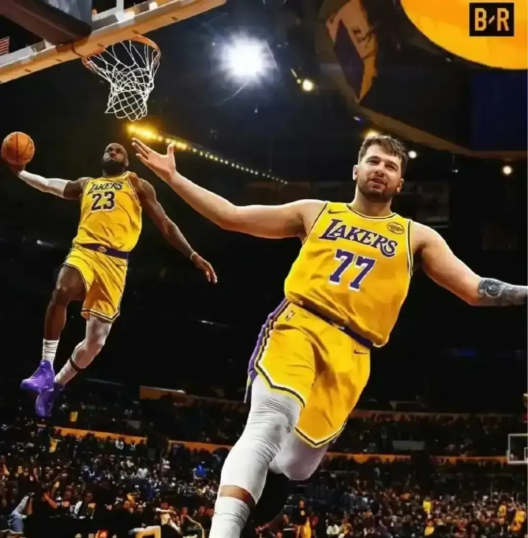 包含东契奇迎来二十赛季出色发挥，FPX观众热烈欢呼！赢得满堂喝彩的词条