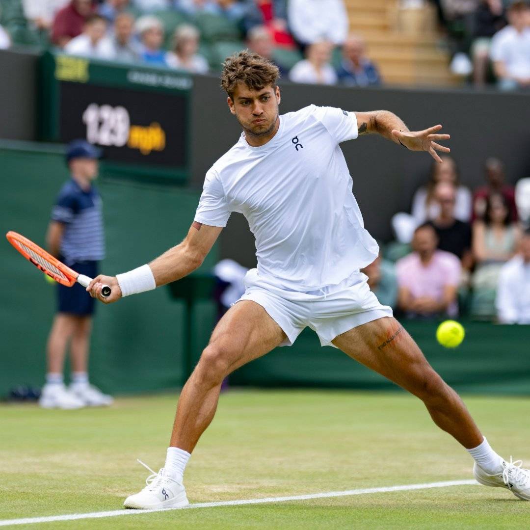 开云体育-德约科维奇新星险胜表现突出，巴塞罗那前途光明！上演精彩一战的简单介绍-开云体育