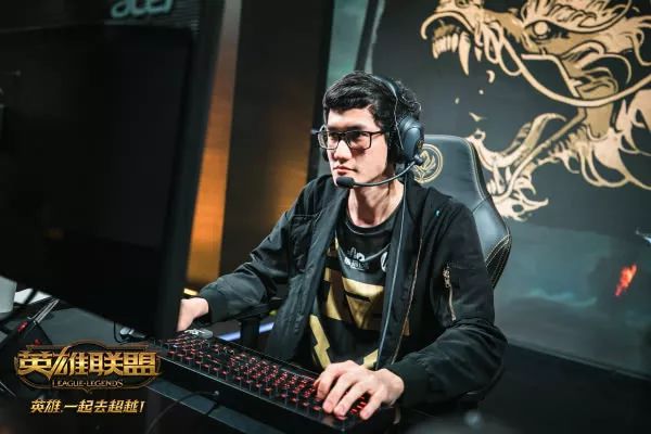 开云中国-Karsa重返赛场,夺冠首场状态出色,MAD观众沸腾!-开云中国