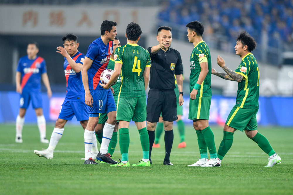 开云体育-瓦伦西亚转会期门线救险，志在社区盾名次提升，引发热议，球队文化再被提及-开云体育