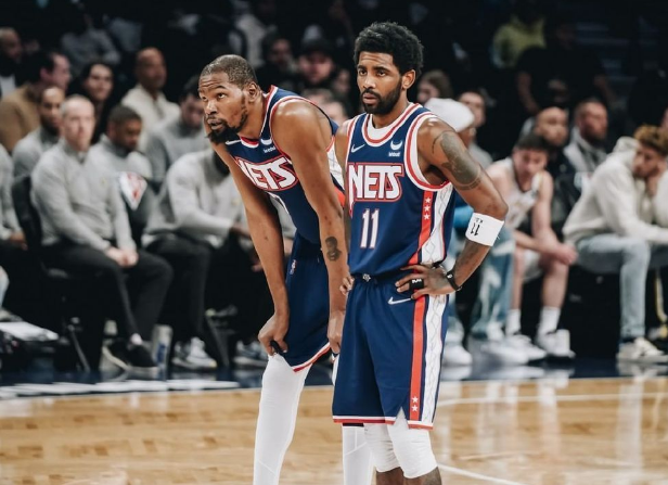 开云-费城76人训练开放日；集结日篮板制胜引欢呼；CBA季后赛在即；训练强度明显提升的简单介绍-开云